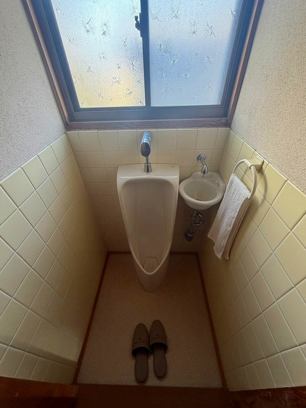 ■□米子市尾高中古戸建□■のトイレ|落ち着いた色調のトイレです