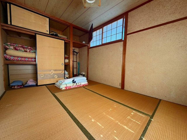 ■□米子市尾高中古戸建□■の和室|二階和室です。
光が良く差し込みます♪