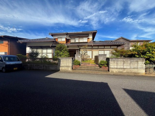 ■□米子市尾高中古戸建□■の外観|敷地面積約124坪になります。
昭和56年12月新築の建物になります。