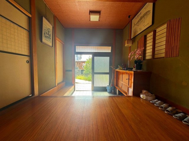 ■□米子市尾高中古戸建□■の玄関|落ち着いた玄関です