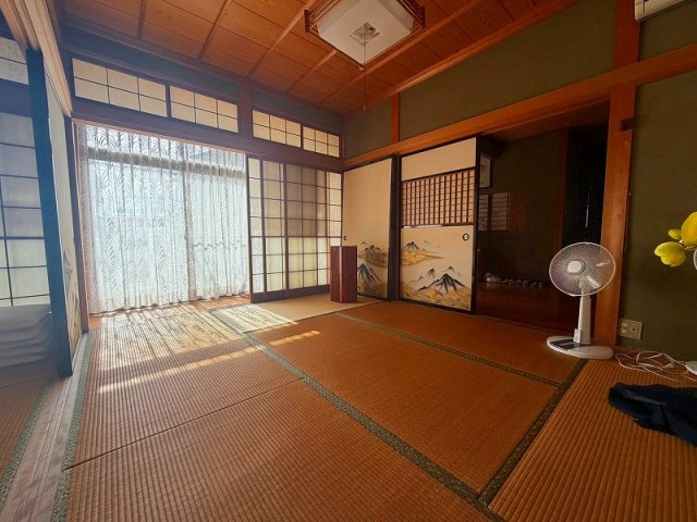 ■□米子市尾高中古戸建□■の和室|柔らかい畳が心地よい和室です〇