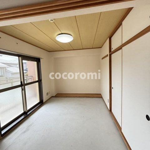 東香里野村マンション　庭付ペット可の居間・リビング