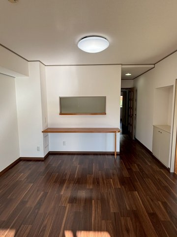 東香里野村マンション　庭付ペット可の居間・リビング