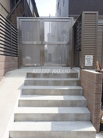 Ｒｅｖｅ渋谷本町のエントランス