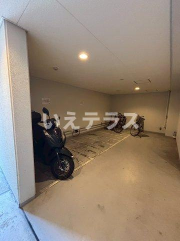 エスティ・ロアール神戸西の駐車場
