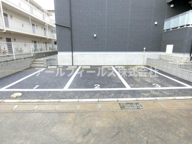 リブリ・マランドみのり台の駐車場