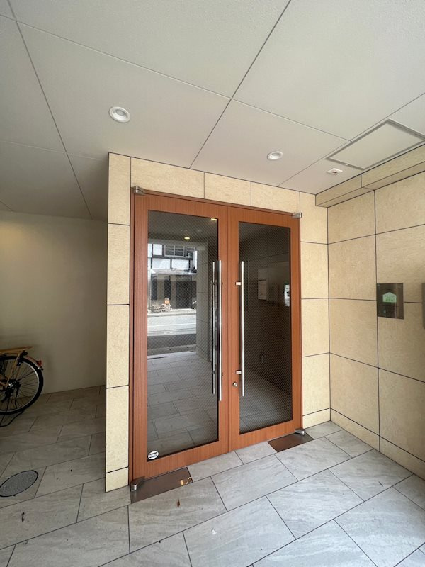 グランメール稲葉町のエントランス
