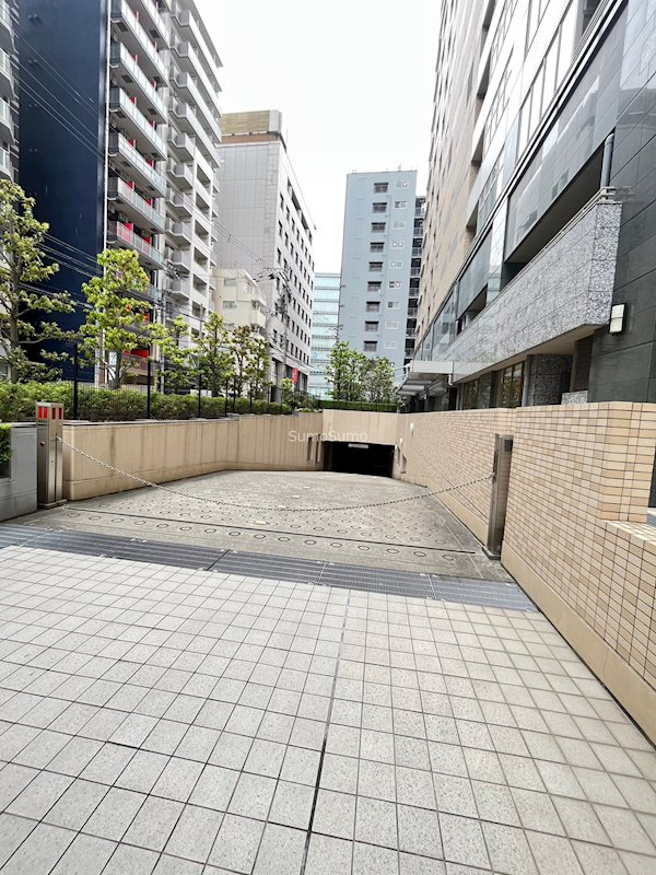 ビオール大阪大手前タワーの駐車場
