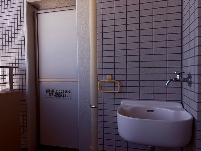 【バルコニー】 | コスモひばりが丘ザ・ガーデンズフォートコンフォートヒル　(保谷店) | バルコニー内に水栓を完備。植物への水やりや屋外の掃除などに便利です。