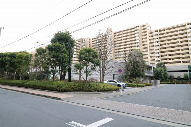 【外観】 | コスモひばりが丘ザ・ガーデンズフォートコンフォートヒル　(保谷店) | 保育園、幼稚園、小学校がすべて徒歩10分圏内に揃う子育て環境。毎日の送り迎えやお子様の通学の負担が少なく、安心感のあるロケーションです。
