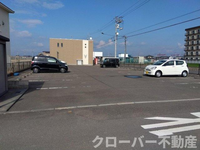 レオネクストトヨハラの駐車場