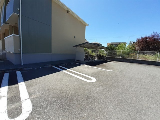 ラルジュ　フォンテーヌⅢの駐車場