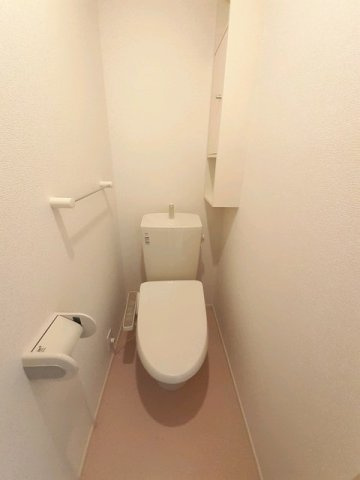 クレシェンドアルファのトイレ|落ち着いた色調のトイレです