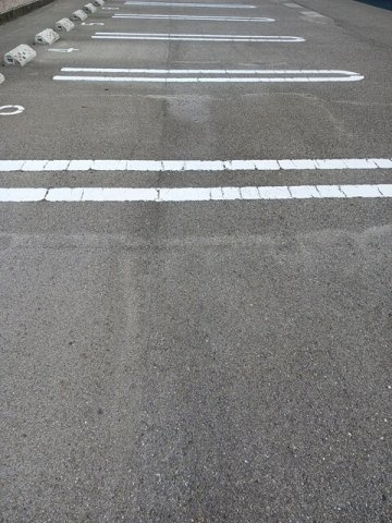 グランピアス笹木野　１の駐車場|車をお持ちの方に嬉しい駐車場付きの物件です
