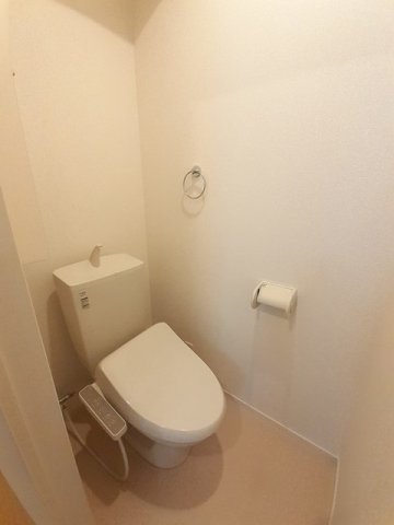 ミル・フルールのトイレ|落ち着いた色調のトイレです