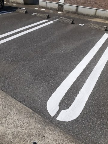 グレースコート　Ａの駐車場|車をお持ちの方に嬉しい駐車場付きの物件です