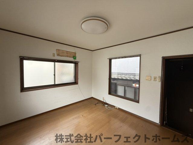 宇山町戸建の洋室|落ち着いた色調の洋室です