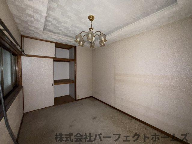 宇山町戸建の洋室|落ち着いた色調の洋室です