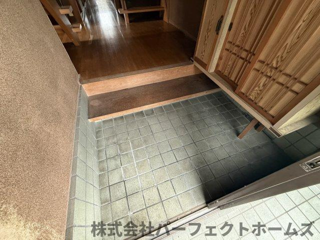 宇山町戸建の玄関|明るい玄関です