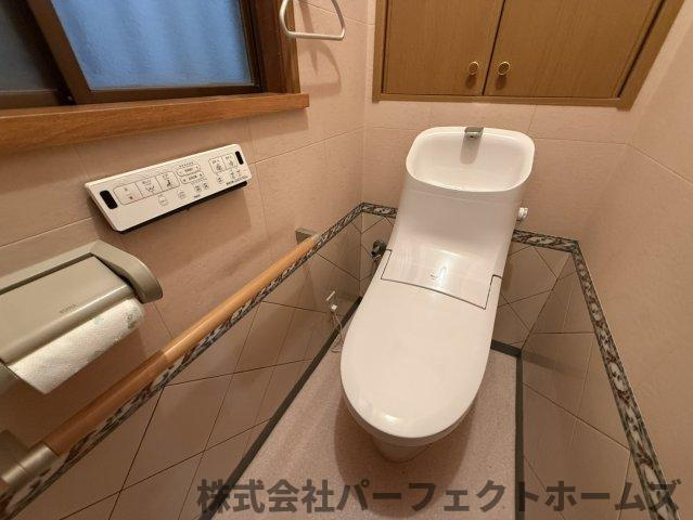 宇山町戸建のトイレ|落ち着いたトイレです