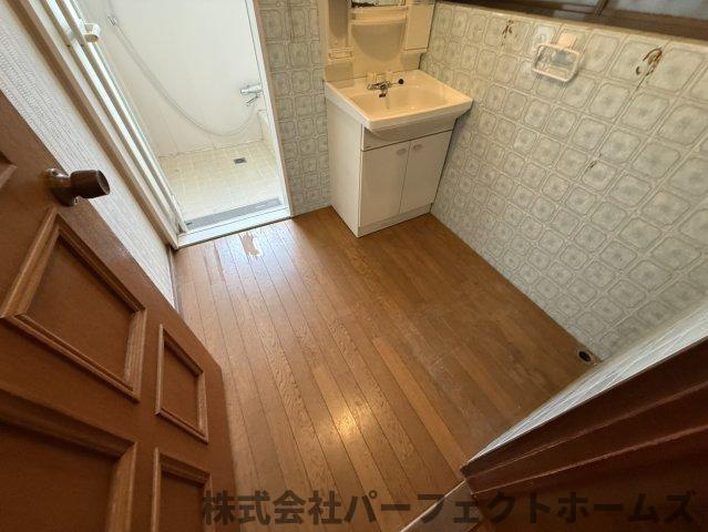 宇山町戸建の洗面所|コンパクトで使いやすい洗面所