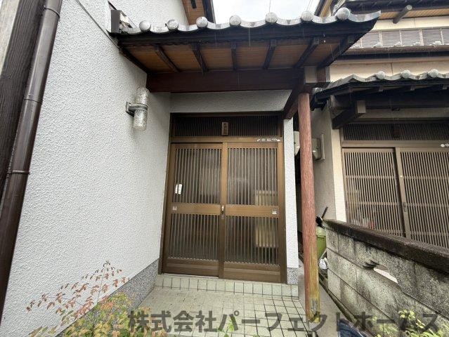 宇山町戸建の玄関|ゆったりとした玄関です