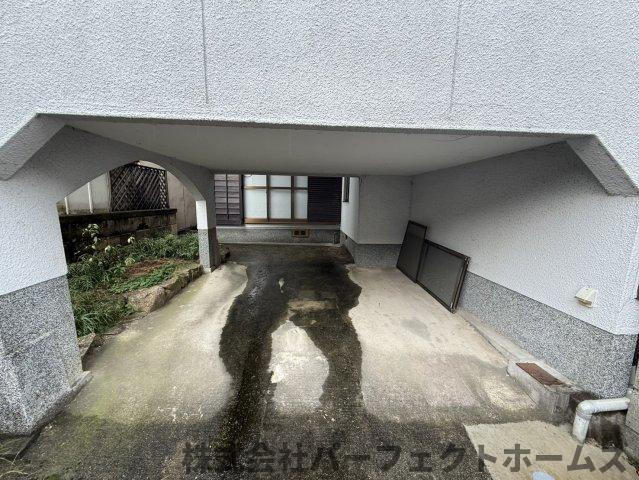 宇山町戸建の駐車場|駐車場に車を止められます