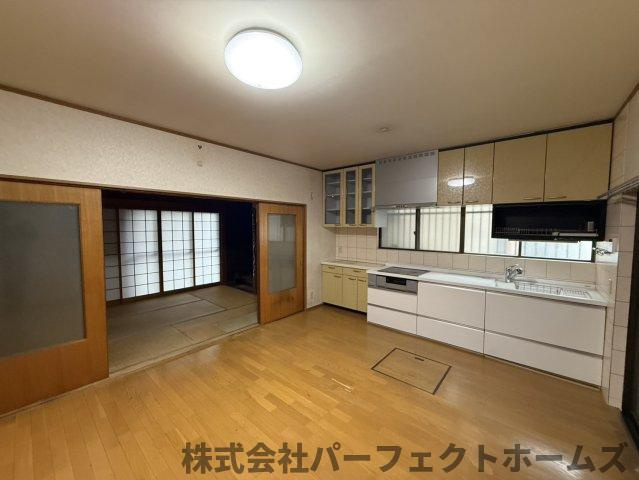 宇山町戸建のキッチン|ダイニングキッチンです