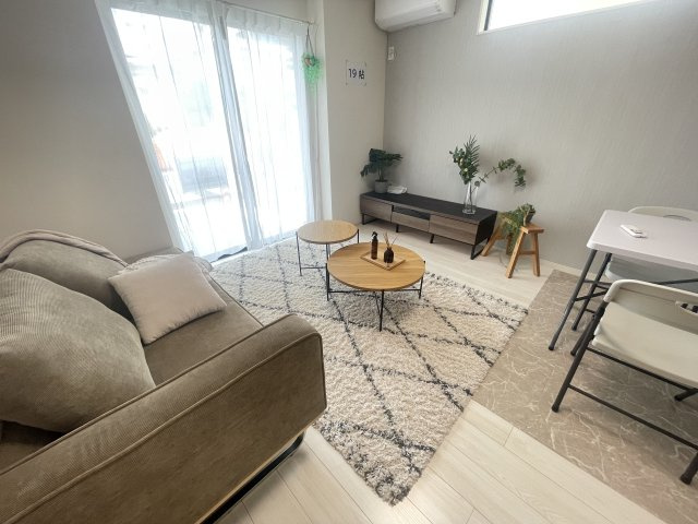 八重瀬町安里（全2棟）ラスト1号棟の居間・リビング|※同仕様写真です