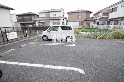 【駐車場】 | ファミーユ相原 | 敷地内駐車場完備