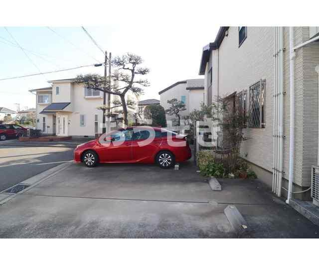 ガーデン・ビュー三渓園の駐車場