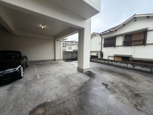 BELLAVISTAの駐車場