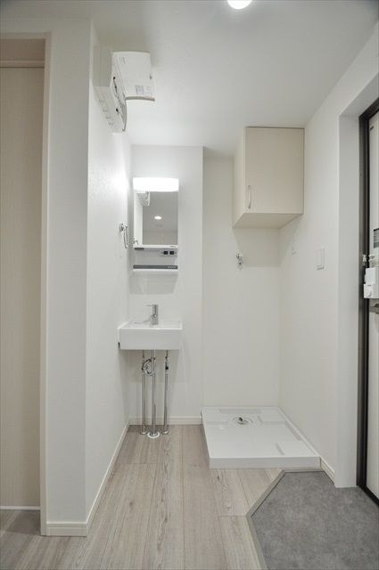 RIREA 鹿手袋(リレア シカテブクロ)の独立洗面台|※別部屋参照写真
