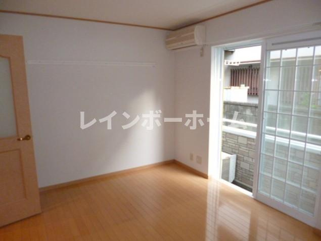 ラヴィアンローズの居間・リビング