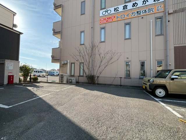 フジパレス デルフィ鳳南の駐車場
