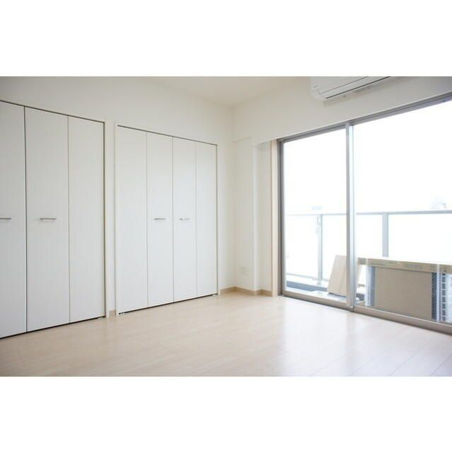 ＲＡＦＦＩＮＥ ＴＥＲＲＡＣＥの寝室