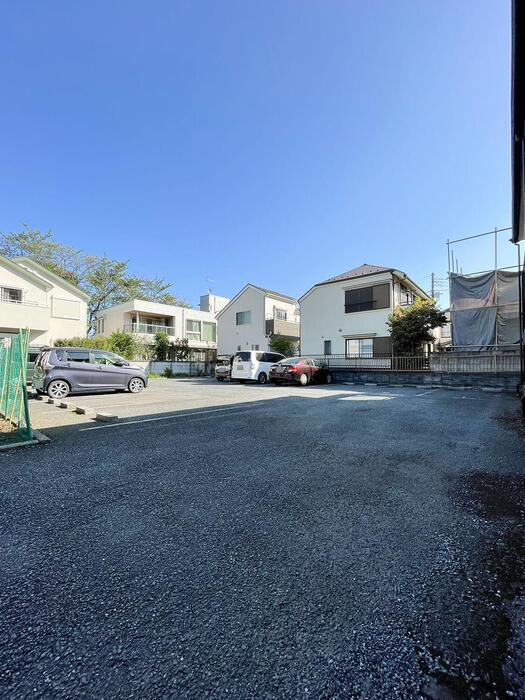 エミネンス壱番館の駐車場