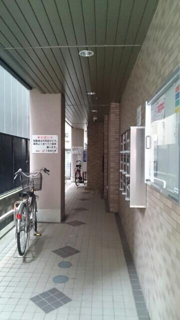 北区赤羽西１丁目の賃貸マンションのエントランス