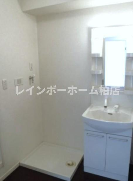 担当エリアのルームアドバイザーが直接対応いたしますの洗面所|明るい洗面所です