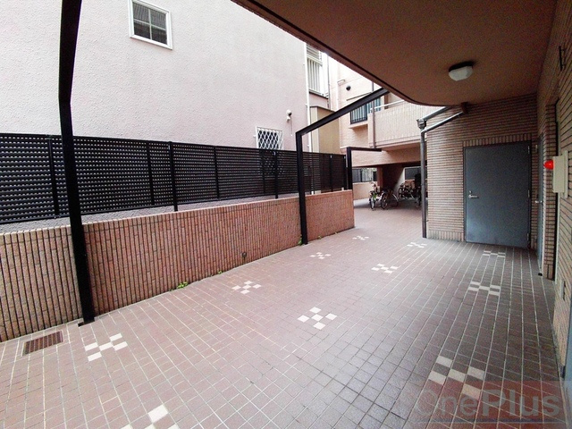 ヴィラヌーブ本山のエントランス