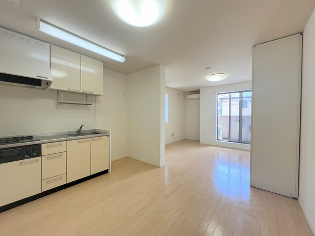 エンプレス　チエの居間・リビング|★明るいフローリングの角部屋です★