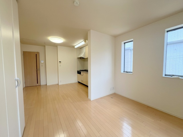 エンプレス　チエの寝室|★明るいフローリングの角部屋です★