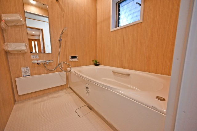 寝屋川市平池町中古一戸建て│4LDK＋駐車1台可の浴室|リフォーム済みの浴室で、新しく快適な空間に生まれ変わっています。
