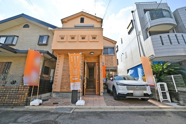 寝屋川市平池町中古一戸建て│4LDK＋駐車1台可の外観|2026年8月にリフォーム済みで新生活を始めやすい住まいです。京阪本線「寝屋川市」駅から徒歩11分の便利な立地です。小・中学校も近く、お子さまのいるご家庭にも嬉しい立地です。