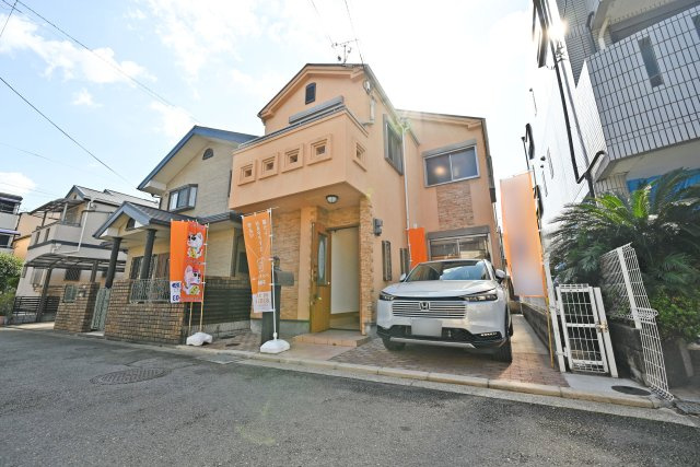 寝屋川市平池町中古一戸建て│4LDK＋駐車1台可の外観|ご不明な税金・諸費用についても丁寧にサポートいたします。現地見学で、住まいのイメージやご希望をぜひお聞かせください。