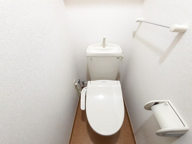 オウボッカのトイレ|落ち着いた色調のトイレです