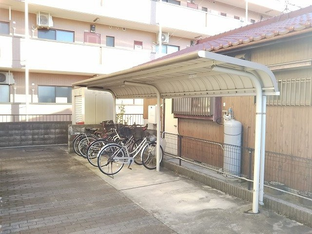 レオパレスニューハイツ　コスモのその他|屋根付き駐輪場