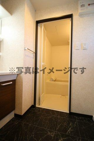 （仮称）都城天神町HEマンションの洗面所|ゆったりとスペースのある洗面所