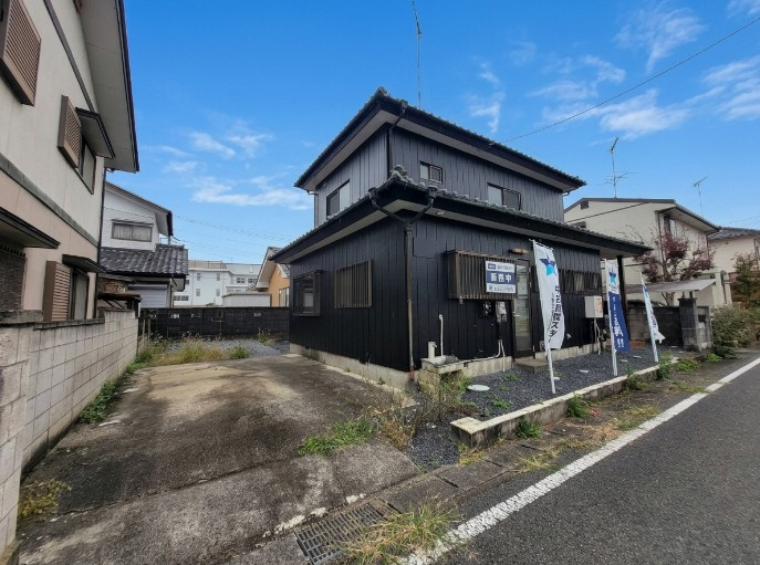 【KEM】栃木市大平町1期　の前面道路含む現地写真|〇限定1邸〇
全居室6帖以上のゆとりである暮らし♪並列2台駐車可能なゆとりのカースペース。
夫婦それぞれの車も、お客様のお車も余裕に対応できます☆
※2026年10月撮影