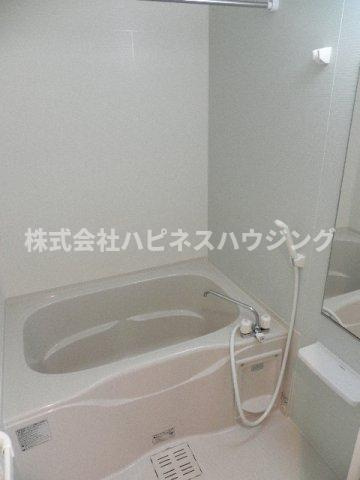 ジュネス・キミサクＢの浴室|日々の疲れを癒すお風呂付です